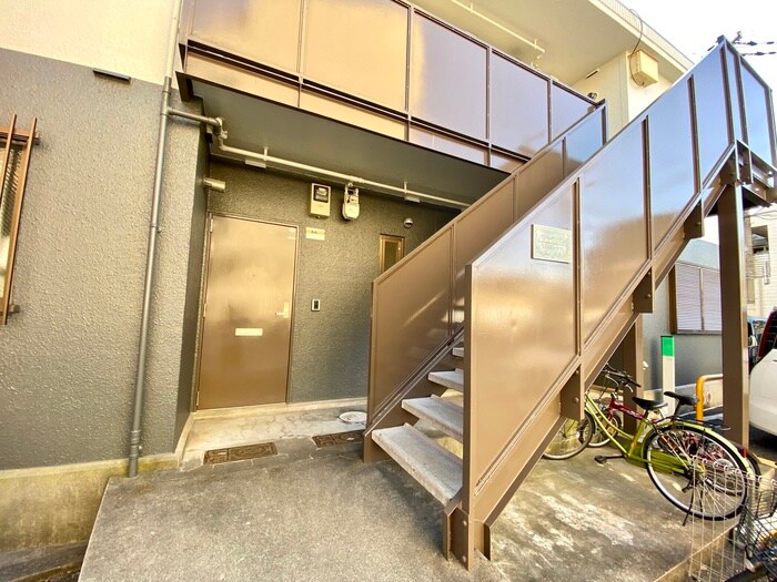 物件外観写真4　(エントランス部分)