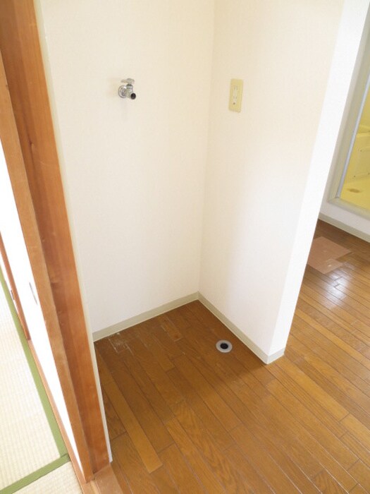 物件内観写真11　(洗濯機置場)