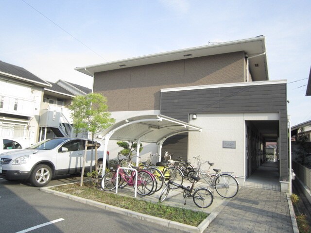 物件外観写真2　(エントランス部分)