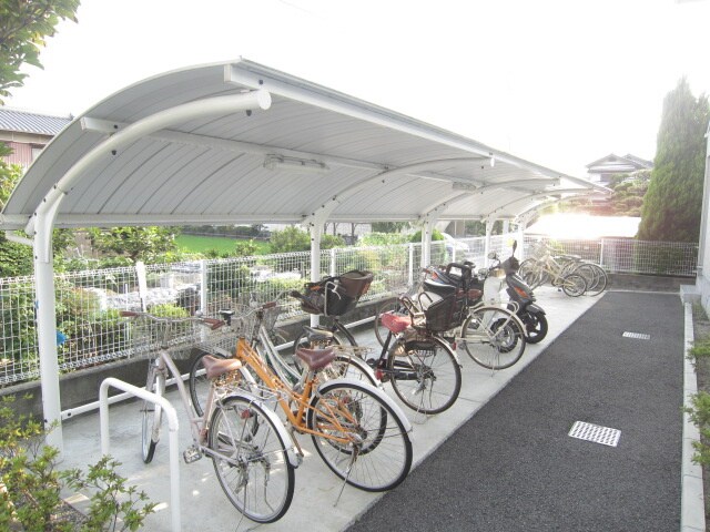 物件外観写真3　(駐輪場)