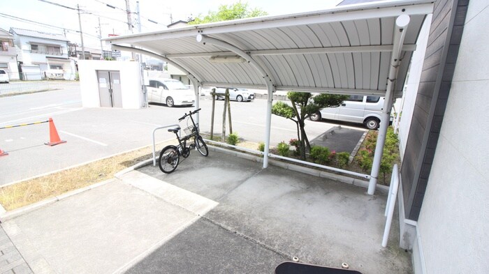 物件外観写真4　(駐輪場)