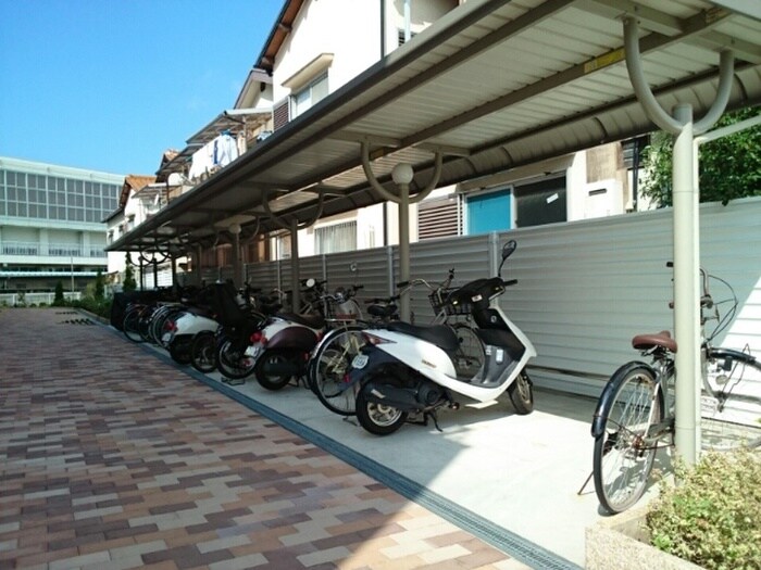 物件外観写真5　(駐輪場)