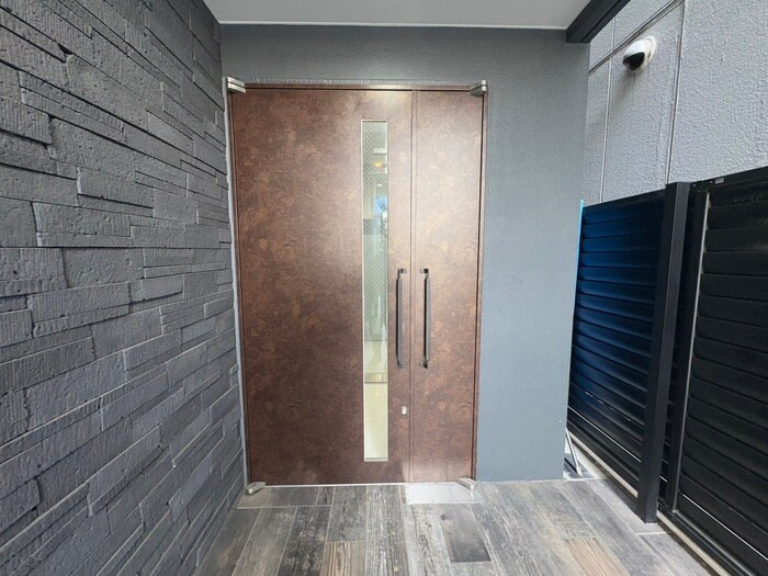 物件外観写真3　(エントランス部分)