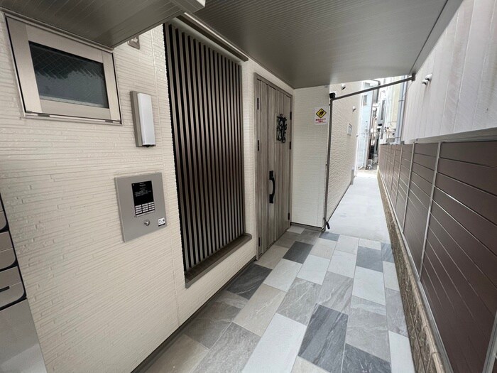 物件外観写真5　(エントランス部分)