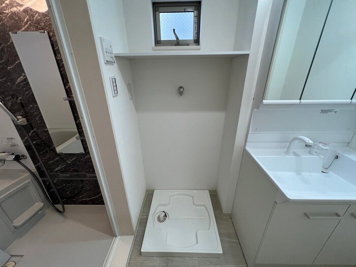 物件内観写真13　(洗濯機置場)