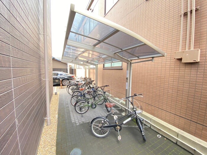 物件外観写真5　(駐輪場)