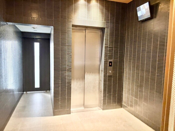 物件外観写真5　(エントランス部分)