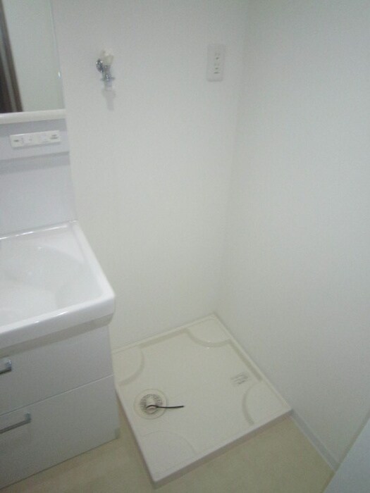 物件内観写真10　(洗濯機置場)