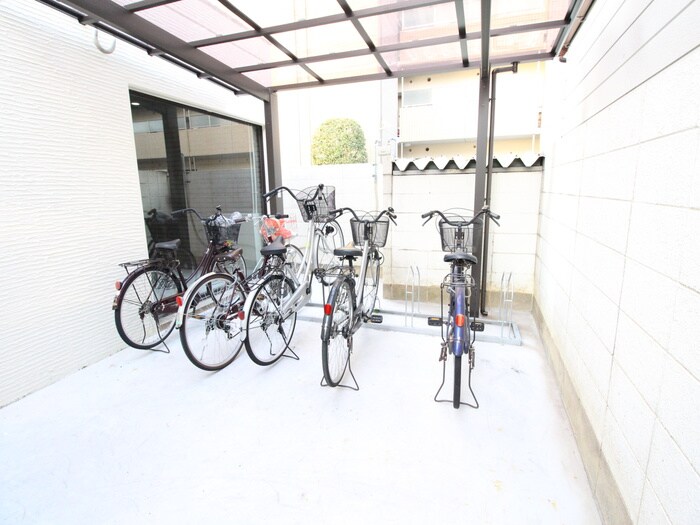 物件外観写真5　(駐輪場)