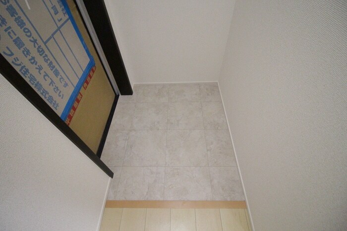 物件内観写真15　(玄関)