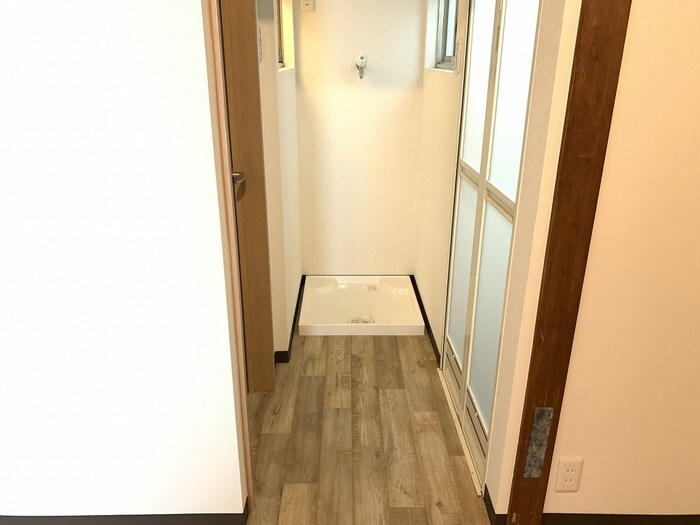 物件内観写真8　(洗濯機置場)