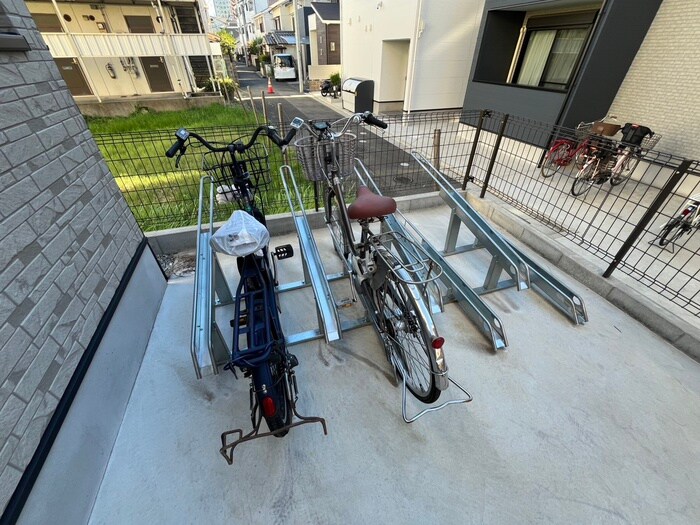 物件外観写真3　(駐輪場)