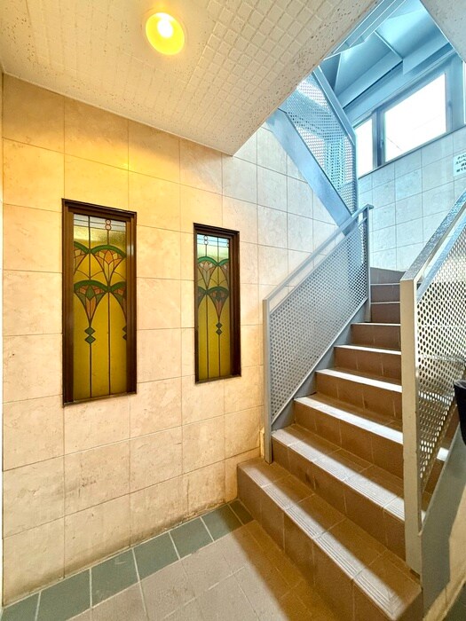 物件外観写真6　(エントランス部分)