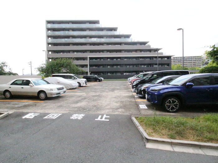 物件外観写真3　(駐車場)
