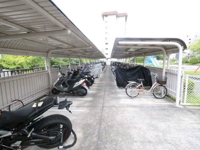 物件外観写真4　(駐輪場)