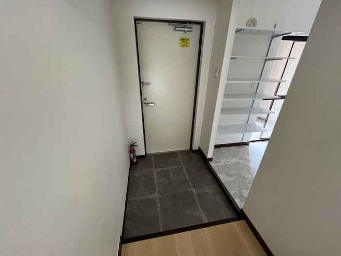物件内観写真17　(玄関)