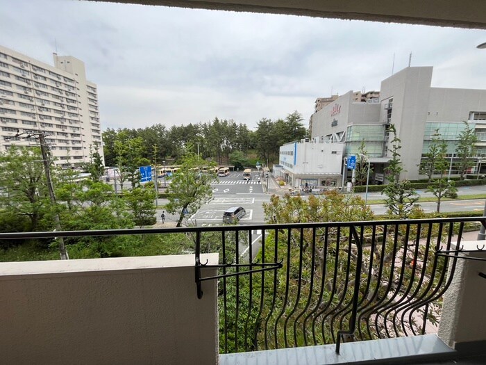 物件内観写真20　(室内からの展望)