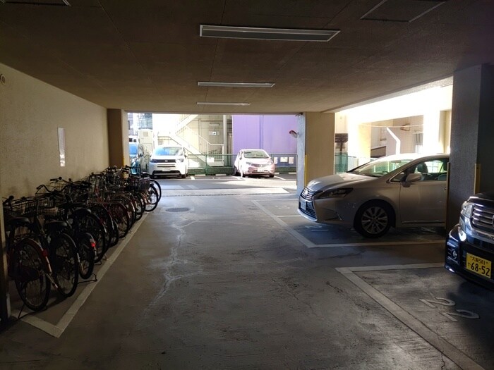 物件外観写真3　(駐車場)