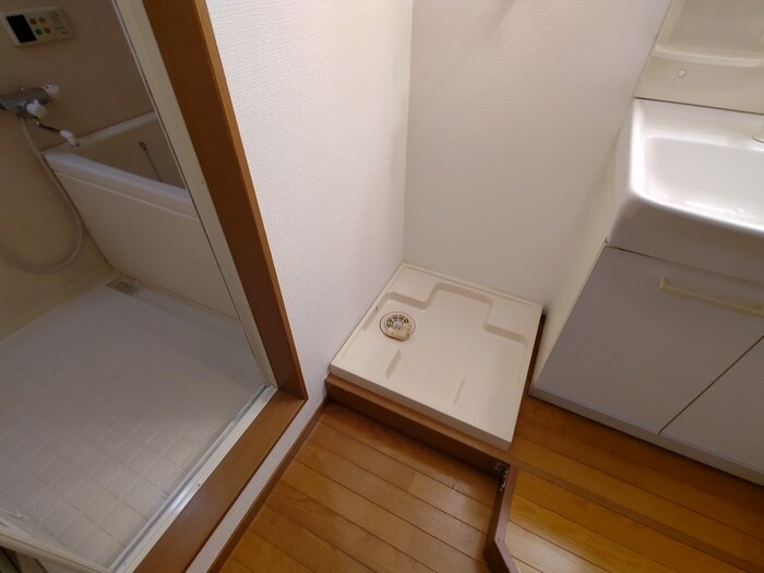 物件内観写真18　(洗濯機置場)