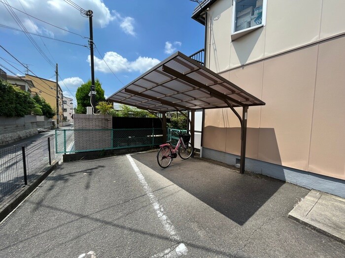 物件外観写真4　(駐輪場)