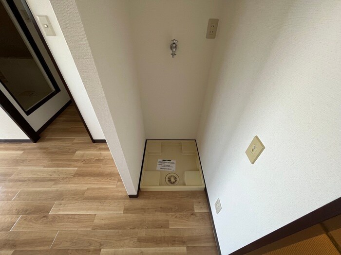 物件内観写真11　(洗濯機置場)