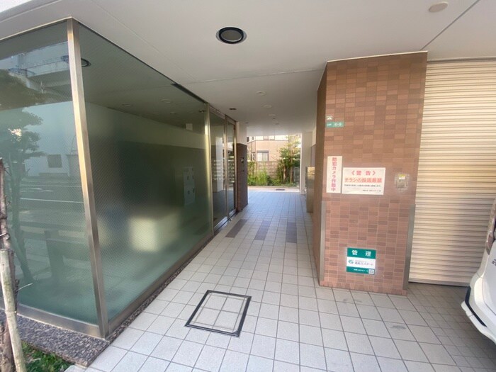 物件外観写真3　(エントランス部分)