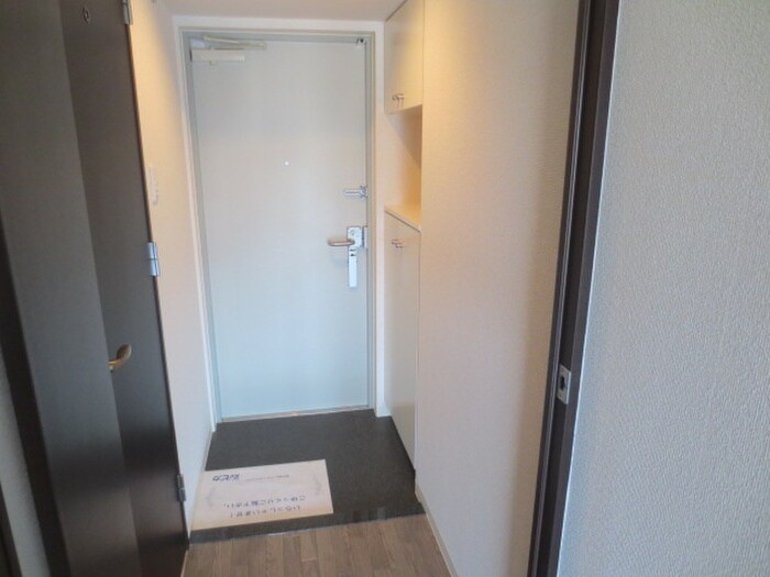 物件内観写真13　(玄関)