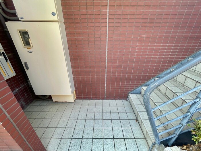 物件外観写真5　(エントランス部分)