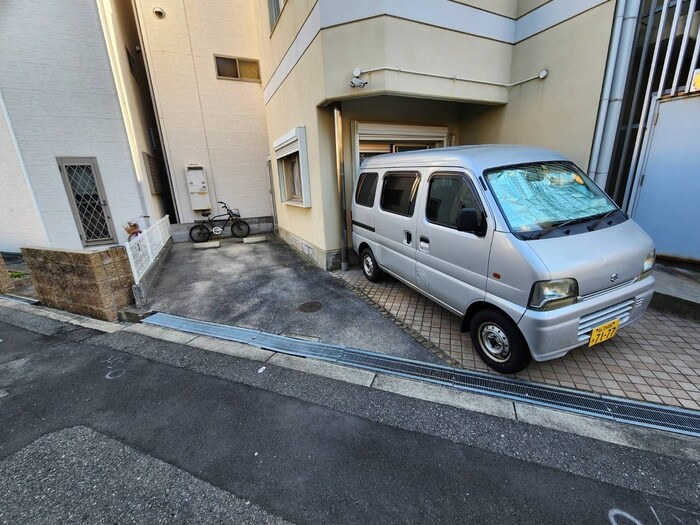 物件外観写真4　(駐車場)