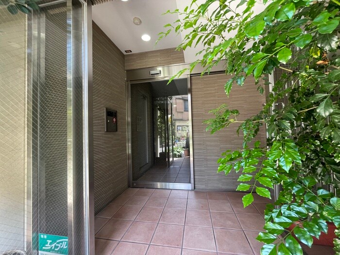 物件外観写真5　(エントランス部分)