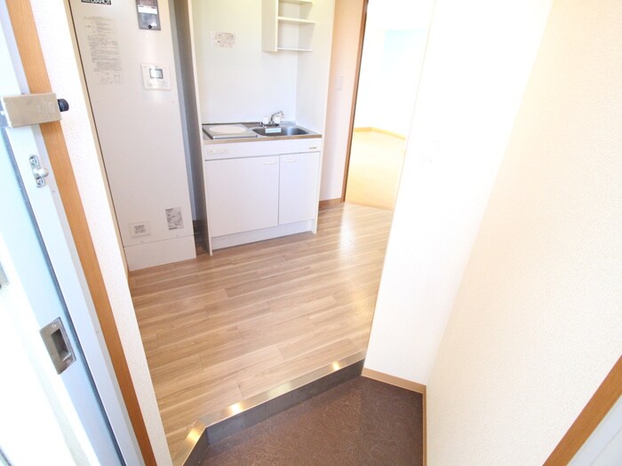 物件内観写真12　(玄関)