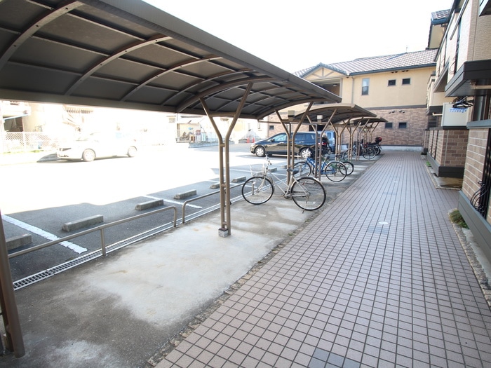 物件外観写真5　(駐輪場)