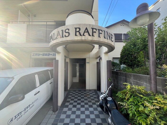 物件外観写真3　(エントランス部分)