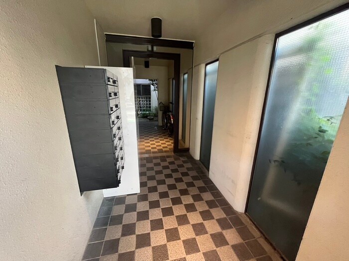 物件外観写真6　(エントランス部分)