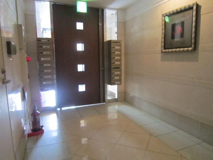 物件外観写真4　(エントランス部分)