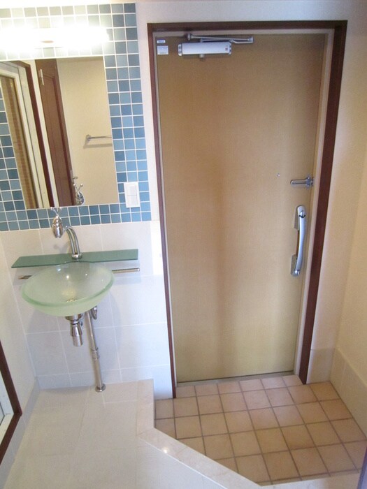 物件内観写真15　(玄関)