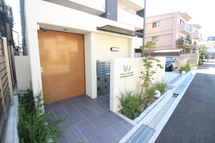 物件外観写真2　(エントランス部分)