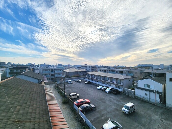 物件内観写真16　(室内からの展望)