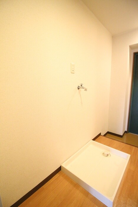 物件内観写真10　(洗濯機置場)