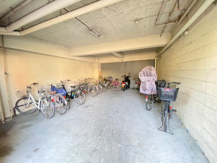 物件外観写真3　(駐輪場)