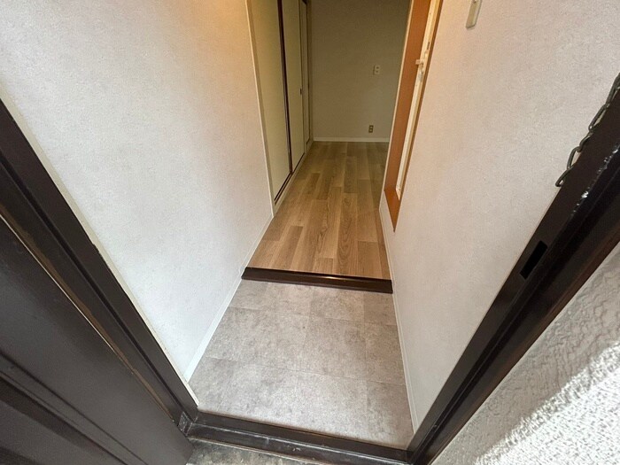 物件内観写真14　(玄関)
