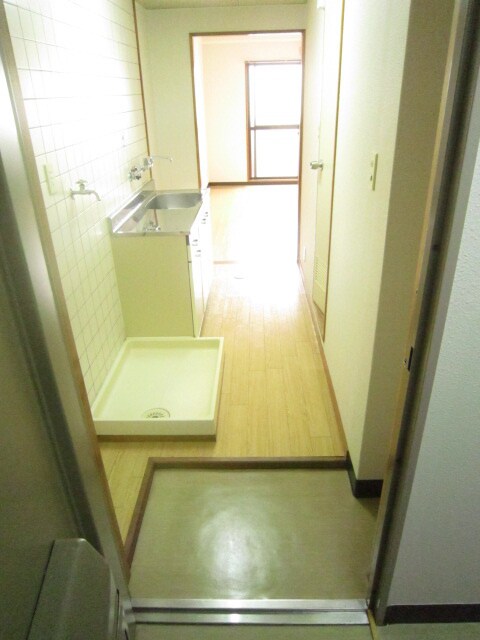 物件内観写真13　(玄関)