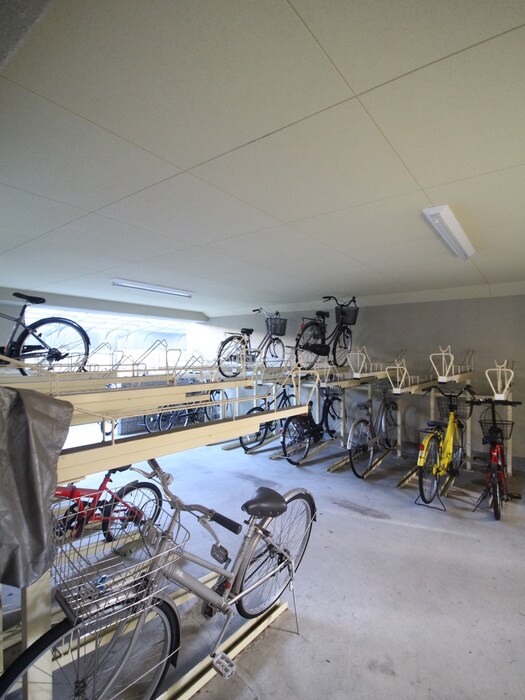 物件外観写真3　(駐輪場)