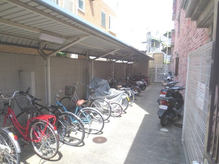 物件外観写真2　(駐輪場)