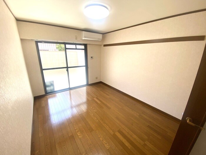 物件内観写真4　(居室)