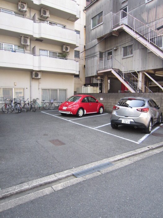 物件外観写真6　(駐車場)