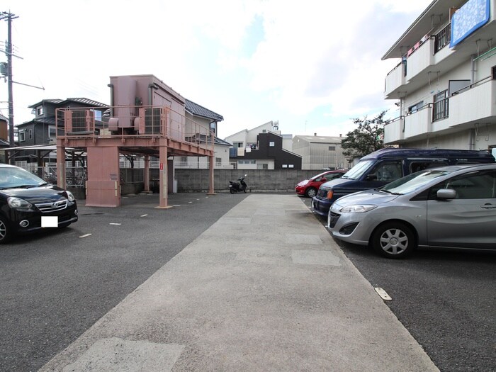 物件外観写真5　(駐車場)