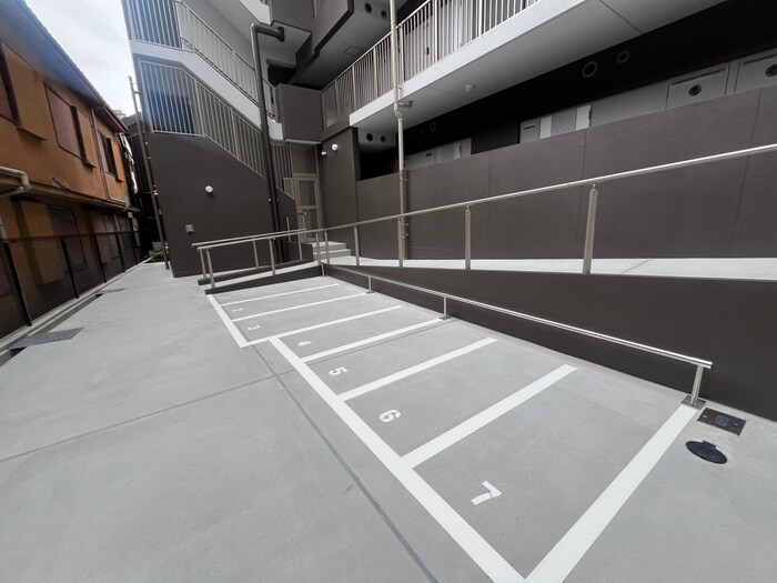 物件外観写真6　(バイク置き場)