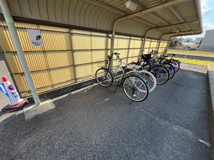 物件外観写真3　(駐輪場)