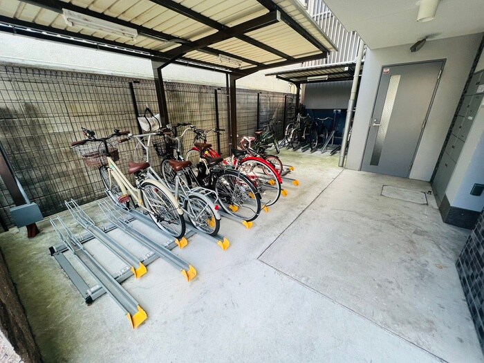 物件外観写真3　(駐輪場)